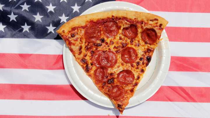 America's First Pizza Chain Is Still Serving Pies Decades Later