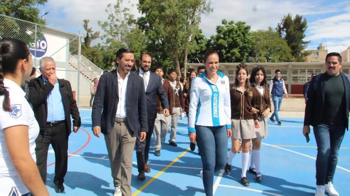 Secundaria Técnica 33 estrena nueva cancha, comedor y patios