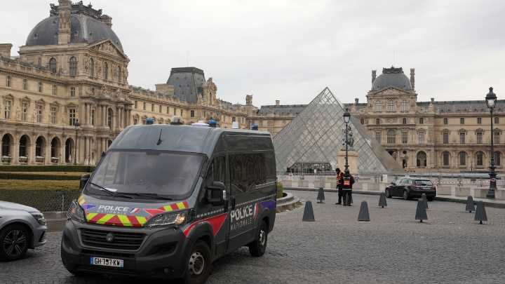 Robo en el Museo del Louvre, el asalto que delata su frágil seguridad: "Una humillación insoportable"