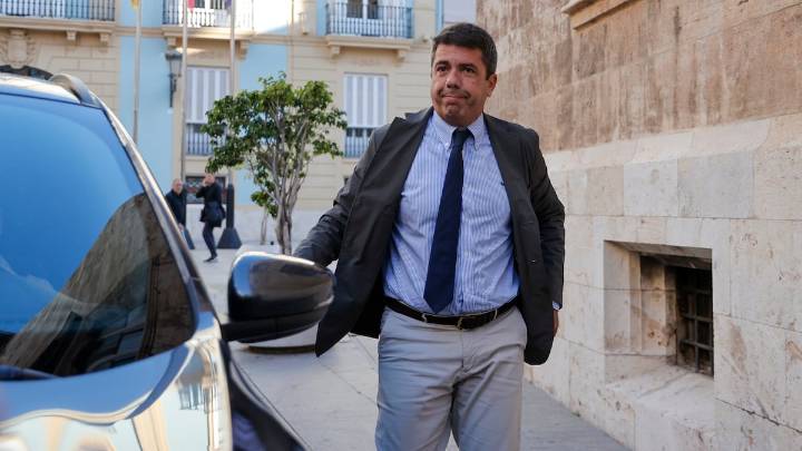 Mazón en el párking