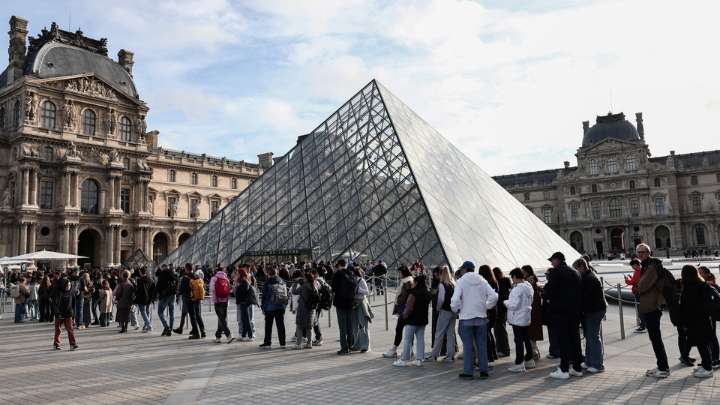 Reabrió el Museo del Louvre tras el espectacular robo de las joyas
