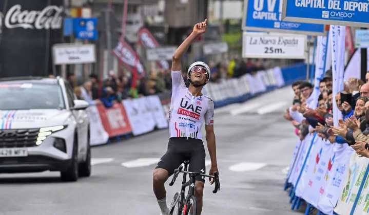 Isaac del Toro terminó quinto en el Giro de Lombardía conquistado por Tadej Pogačar