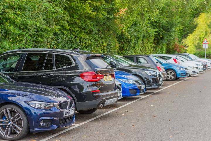 SUV drivers face paying extra for parking under plans by Welsh council