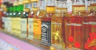 Temor en Brasil por intoxicaciones con bebidas alcohólicas adulteradas: «Ahora solo bebo gaseosas»