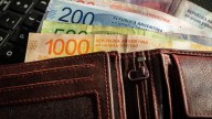 Ordenar los billetes de menor a mayor podría ser una señal de advertencia, según la psicología