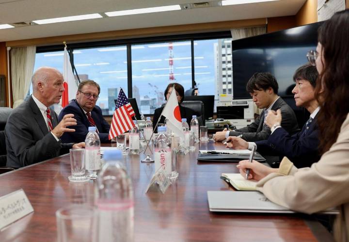 Governor highlights trade interests in visits to Korea, Japan