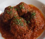 Miss Manners: Errant meatball has diner wondering who is supposed to clean it up