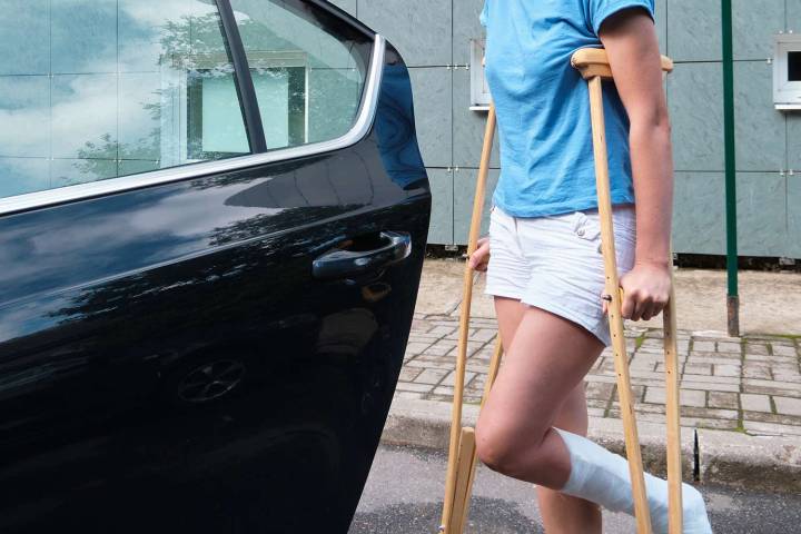 Woman on Crutches Sparks Tension with Fiancé After Asking Him to Fill Up Her Car