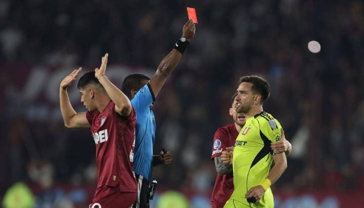 "Es sancionable": Prensa argentina reconoce error arbitral que perjudicó a la U frente a Lanús