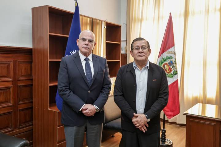 Presidente del Consejo de Ministros se reunió con legislador Eduardo Salhuana de APP