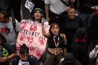 Los manifestantes del aniversario de la matanza de Tlatelolco saquean tiendas y generan disturbios