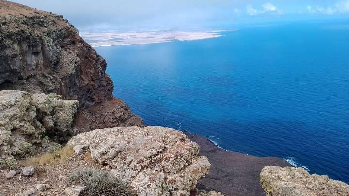 La policía y emergencias evitan dos suicidios en tan solo cuatro días en Lanzarote