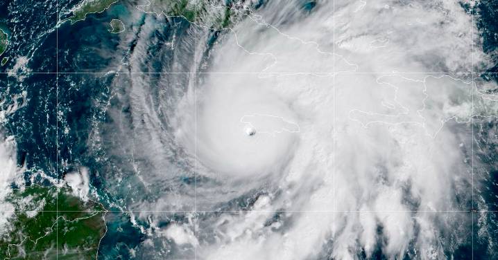 'Melissa' toca tierra en Jamaica convertido en potente huracán de categoría 5