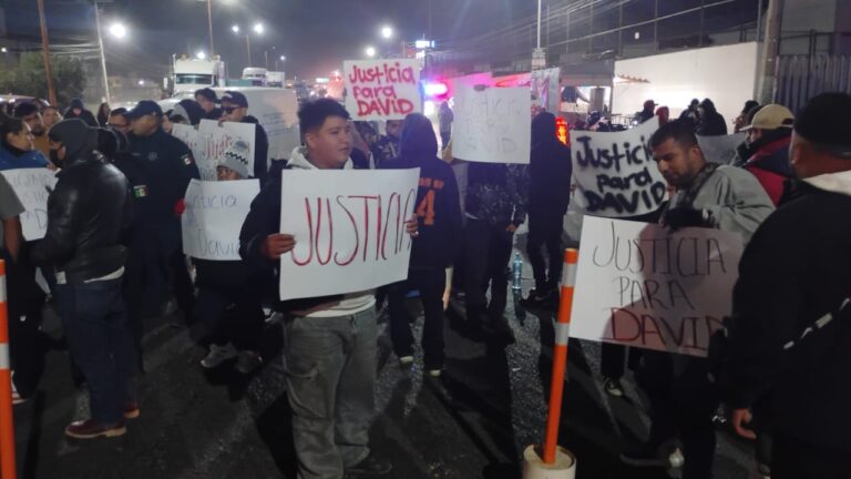 Bloqueo en Santa Catarina: Exigen justicia por joven asesinado