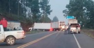 Bloquean al menos cuatro puntos carreteros en zona de Uruapan