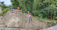 Rescatistas en India buscan desaparecidos tras deslaves que dejan 24 muertos en Darjeeling
