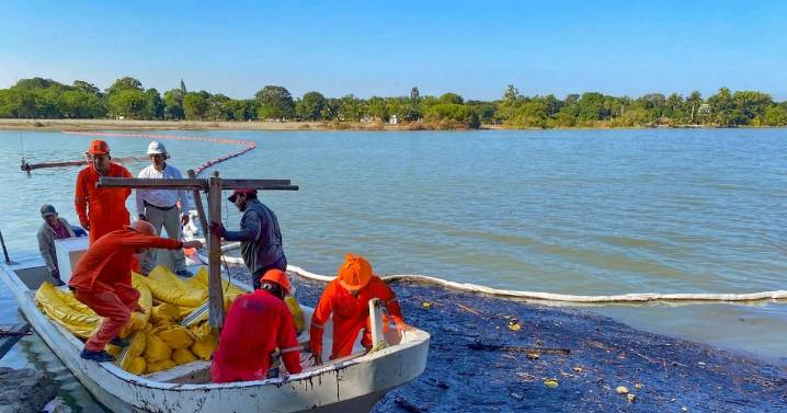 Participan más de 600 elementos en limpieza y remediación del río Pantepec en Veracruz