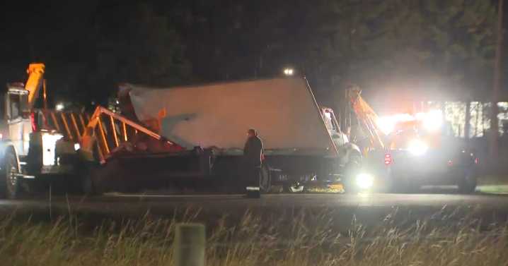 Police chase ends in crash on I-95, suspect still at