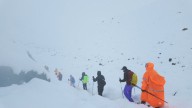 Heavy snow traps hundreds of hikers on Mount Everest