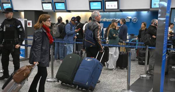 Demoras en Aeroparque: más de 7000 pasajeros afectados por una nueva asamblea de pilotos