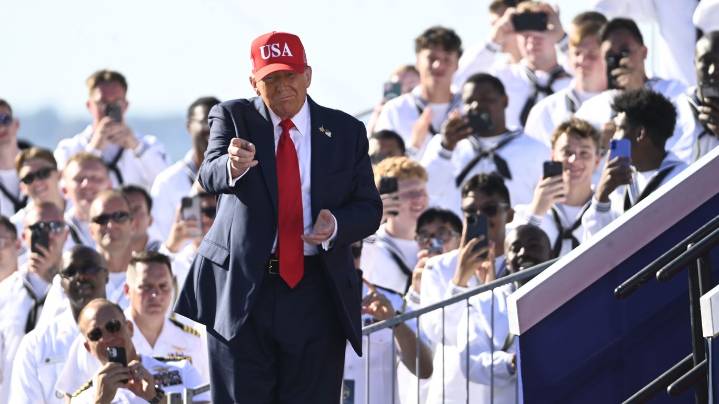 Photos: Trump marks Navy's 250th anniversary during government shutdown
