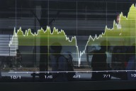 Asia stocks take a breather for earnings, rate calls