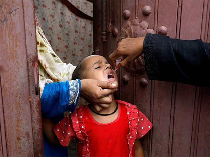 Sindh CM suspends officials after new polio cases detected