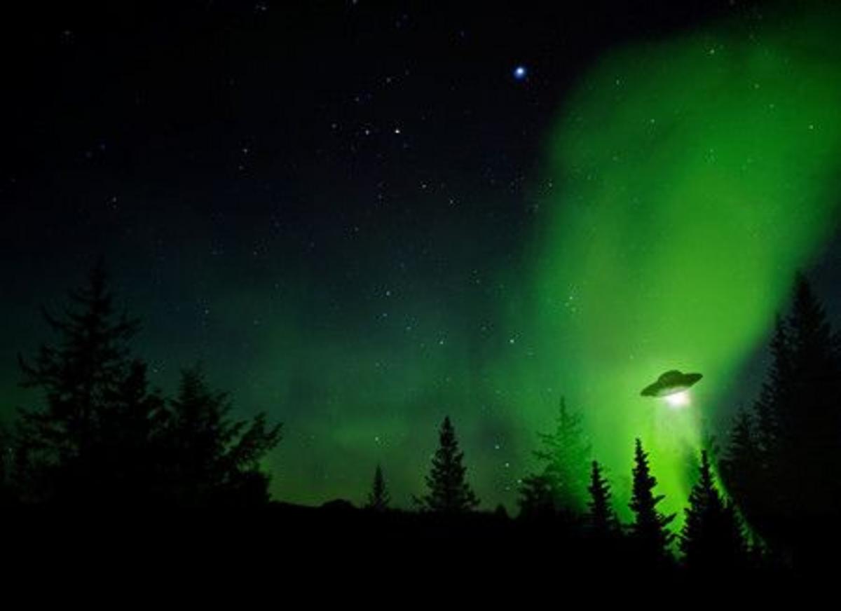 NY State Resident Reports Flying Saucer With Spinning Lights