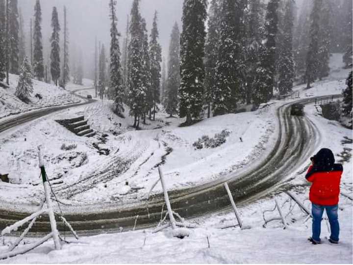Fresh Snowfall in Upper Reaches, Rain Lashes Plains; Tourism Sector Eyes Boost