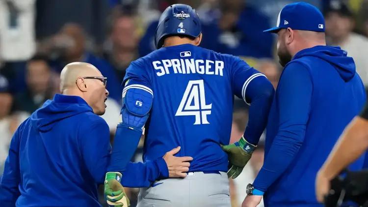 George Springer en camino de jugar el sexto juego de la Serie Mundial