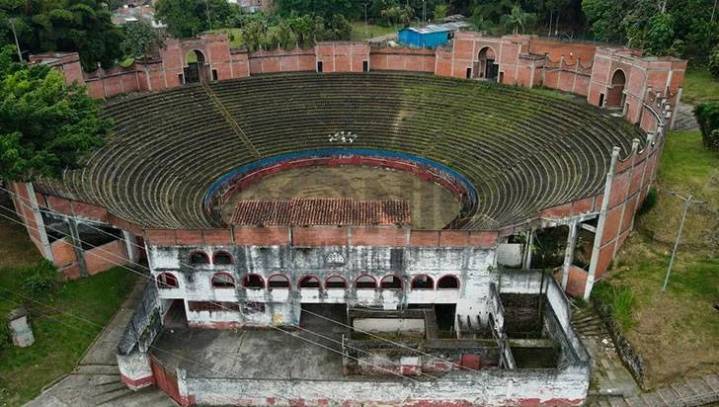 Inician acciones para definir la ruta que lleve a la recuperación de la Plaza de Toros El Bosque en Armenia