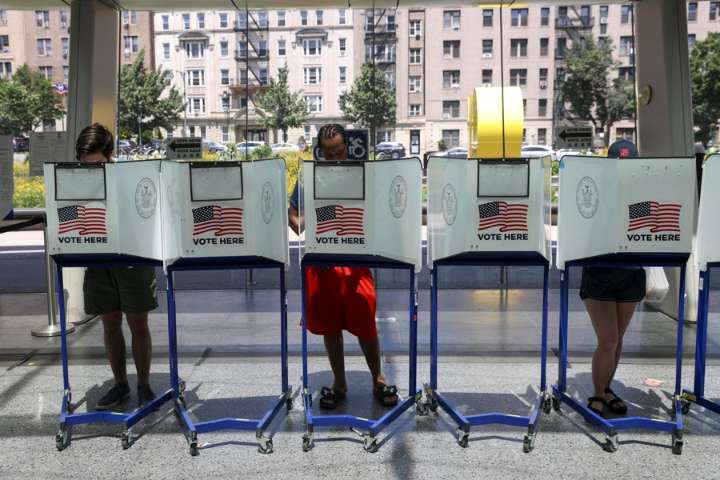 Los latinos, clave en los comicios neoyorquinos, votarán por quien solucione sus problemas