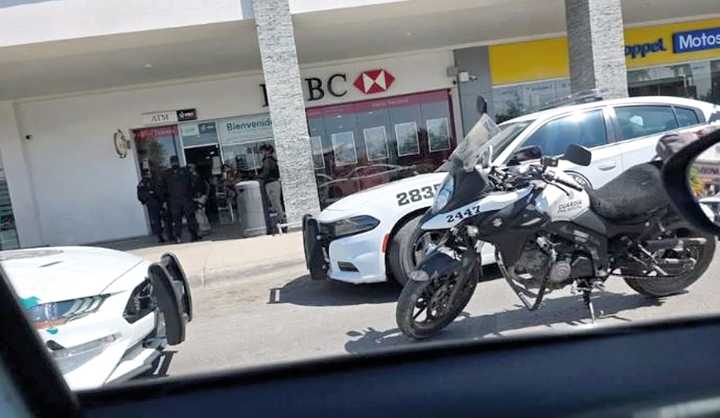 Pánico por asalto en HSBC de Plaza Sendero
