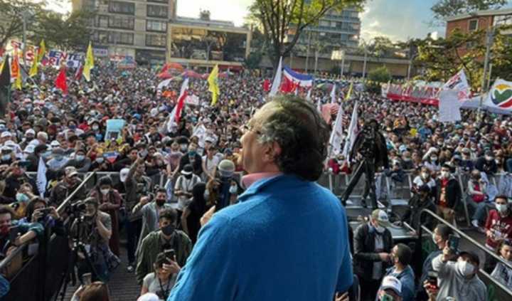 Petro dice que si no puede hablar por Televisión lo hará en Plaza Pública