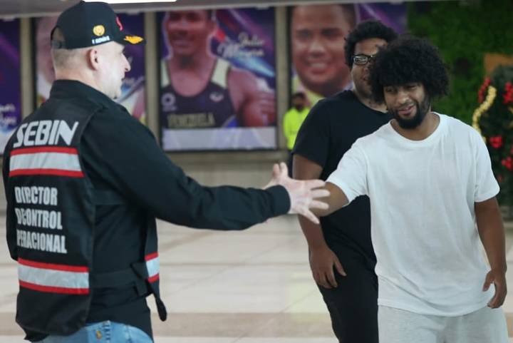 Venezuela recibe a 283 repatriados desde Texas este viernes