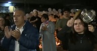 Cientos de personas despiden a menor que falleció tras choque en Recoleta y vecinos realizan cacerolazo por más seguridad
