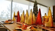 Estos son los errores más comunes al decorar la mesa para las festividades de fin de año y cómo evitarlos, según expertos