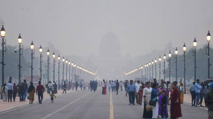 Delhi's air quality improves slightly but remains in 'poor' category