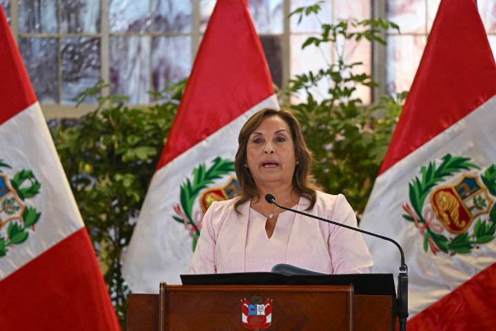 Avanzan las firmas y votaciones para destituir del cargo a la presidenta de Perú