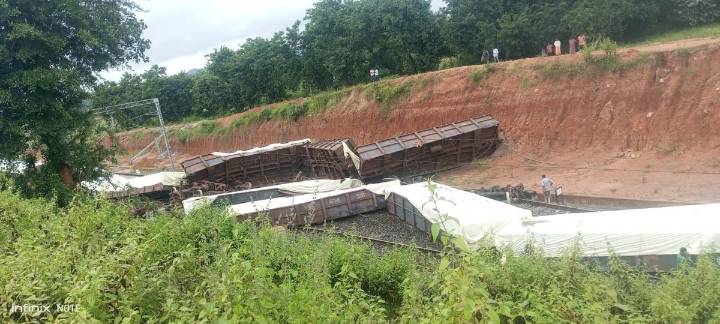 10 wagons of freight train derail on Rourkela-Ranchi route, services affected