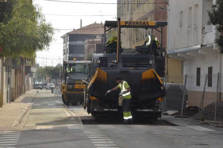 Moncofa asfalta el principal vial de salida del municipio