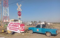 Bloquean productores agrícolas vías del tren en cuatro puntos del estado