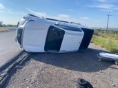 Volcadura de camioneta Nissan deja heridos en Sabinas