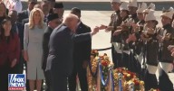 El impactante baile de Trump al bajar del avión