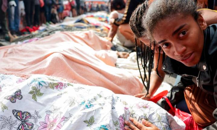 Violenta redada en Brasil causa 132 muertes y polémica