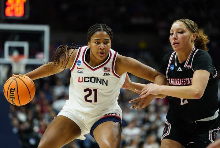 Deadspin | Defending champion UConn ranks No. 1 in preseason poll