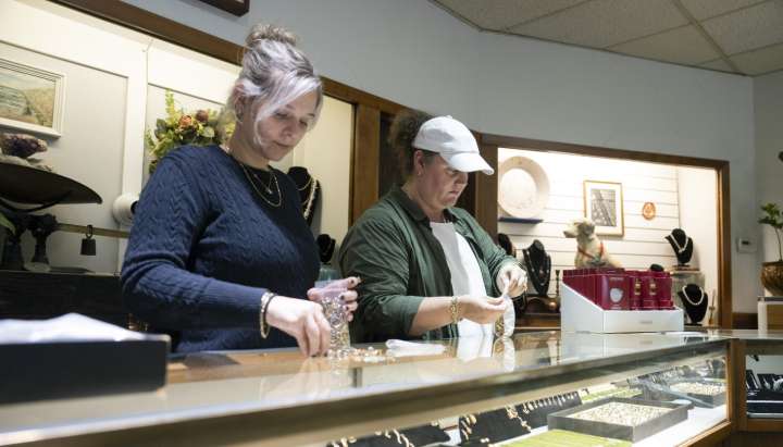 Chicago jewelers enter new era as gold prices surge to record highs above $4,000
