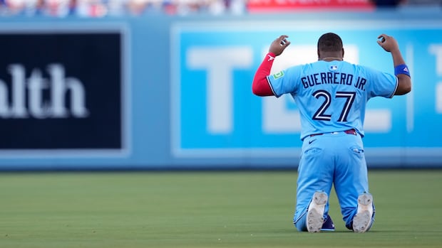 Toronto Blue Jays and Los Angeles Dodgers scoreless in Game 4 of the World Series
