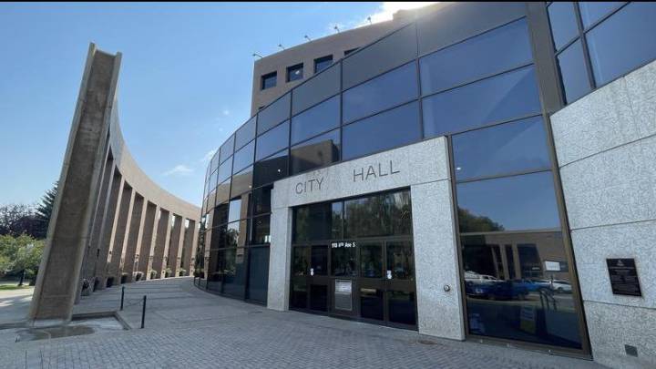 Mayor and council officially sworn in to office