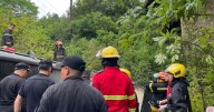 Un micro cayó a un arroyo tras chocar con un auto